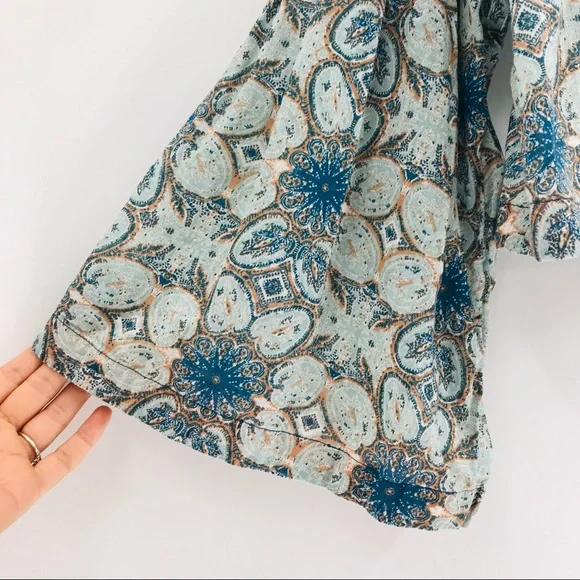 Free People Oversized V Neck Lightweight Wide Sleeve Crop Blouse Size XS - Picture 3 of 7